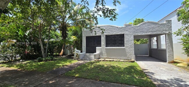 Building Photo - 455 NE 131st St