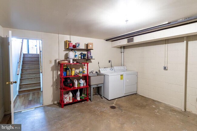 Building Photo - 204 M St SW