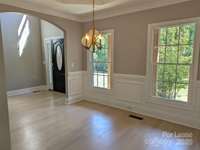 Building Photo - 364 Chuckwood Rd