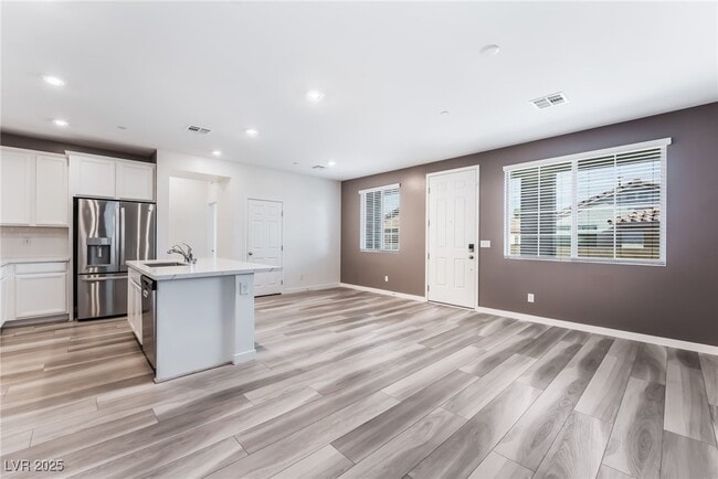 Building Photo - 5730 Sky Pointe Dr