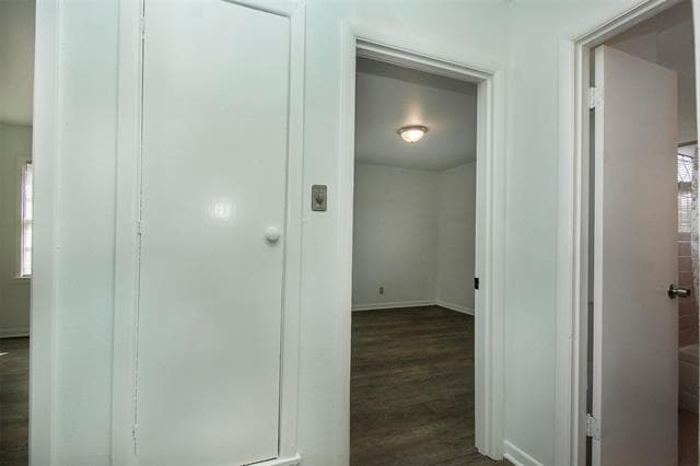 Building Photo - 1925 Hilltop Dr