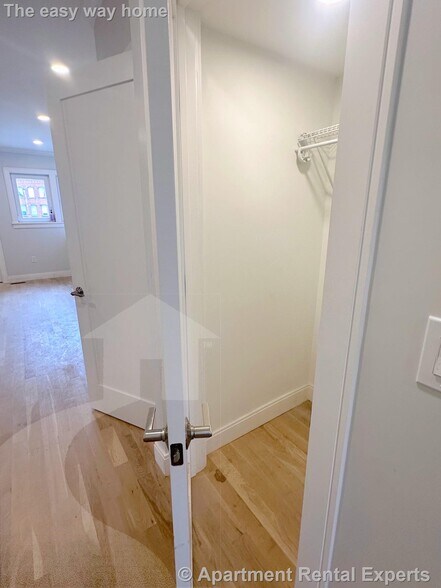 Building Photo - 37 Gore St