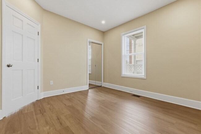 Building Photo - 142 Elliott St