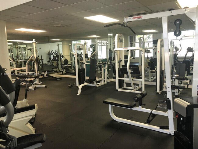 Building Photo - 10350 W Bay Harbor Dr