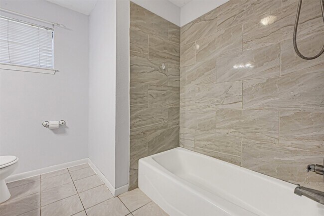 Building Photo - 3816 Newton Dr