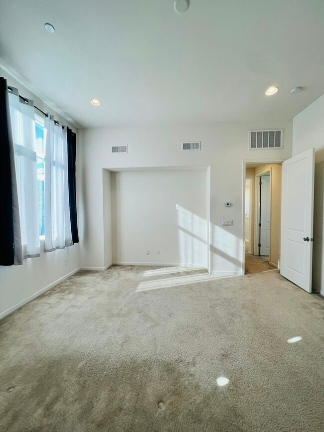 Building Photo - 5649 Dublin Blvd