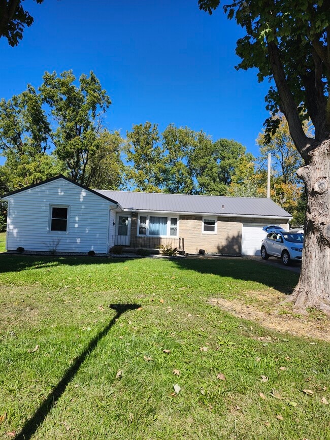 Primary Photo - 1808 S F St