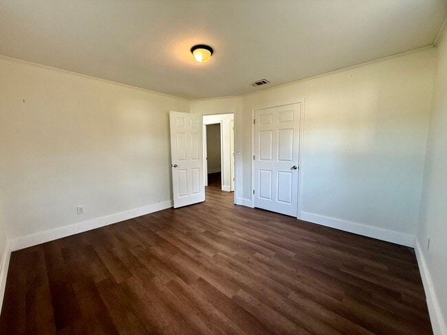 Building Photo - 3 Bedroom/1.Bathroom Home in Paragould AR - $1,150/month