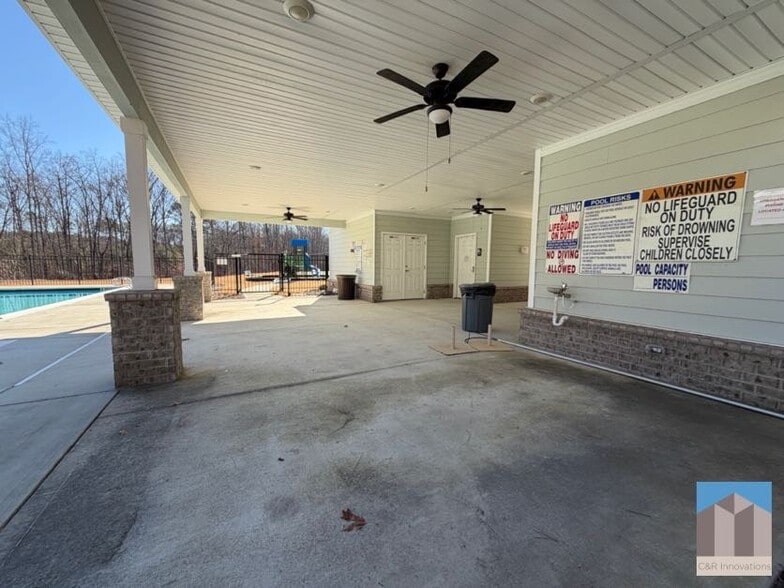 Building Photo - 7565 Knoll Hollow Rd