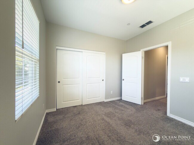 Building Photo - 3 Bedroom Condo for Rent in Ventura!