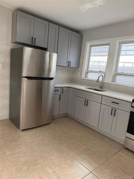 Building Photo - 87-15 Sutter Ave