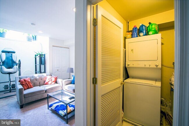 Building Photo - 775 S 20th St