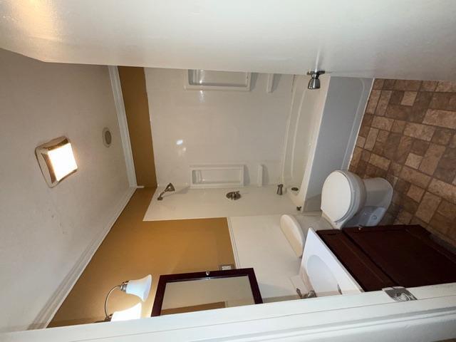 Building Photo - 572 Crestwood Dr