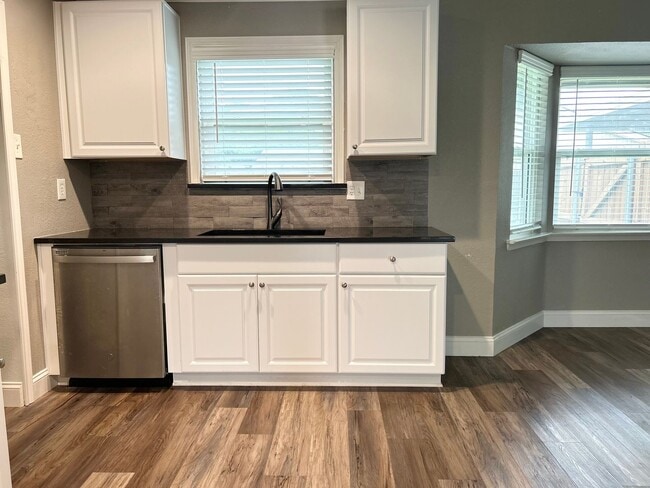 Building Photo - Located in the HEART of Burleson!