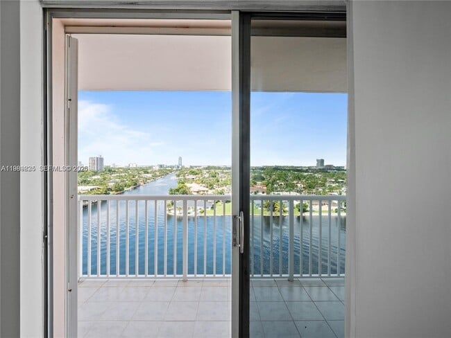 Building Photo - 3161 S Ocean Dr