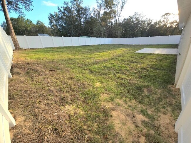 Building Photo - 742 W Deacon Pl