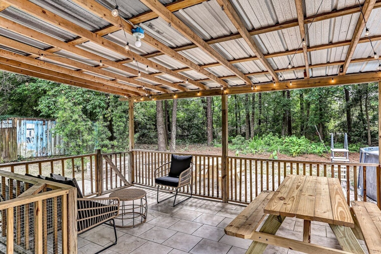 Building Photo - 561 Mendel Ave