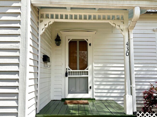 Building Photo - Historic Beauty in the Heart of Downtown Fernandina!