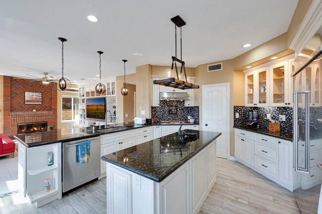 Building Photo - 9598 Naples Dr