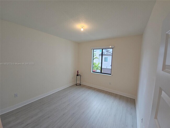 Building Photo - 4760 NW 83rd Pkwy