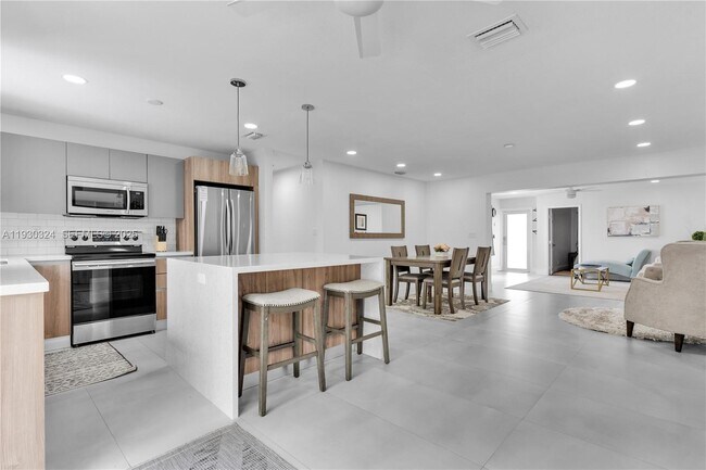 Building Photo - 617 NW 30th Ct