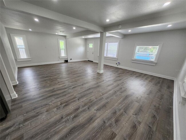 Building Photo - 3924 45th Ave N