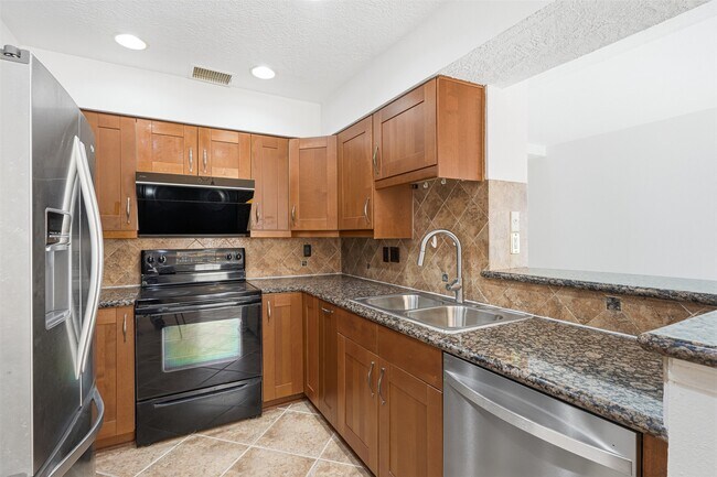 Building Photo - 7350 Kirby Dr