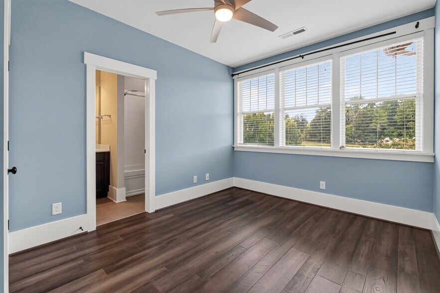 Building Photo - 720 Waterscape Ct