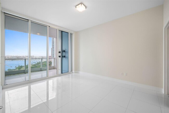 Building Photo - 2020 N Bayshore Dr
