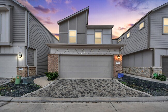 Building Photo - 8207 Rising Stream Dr