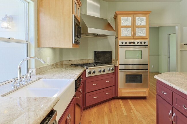 Building Photo - 5BR Home in Ramona Country Estates with Pool & Views