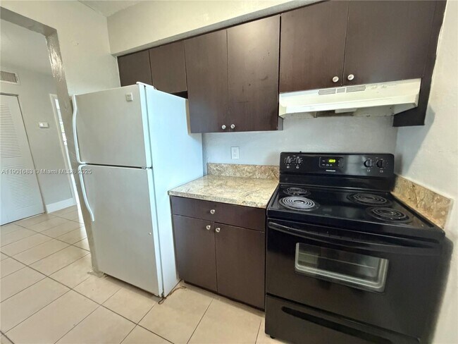 Building Photo - 2129 Davie Blvd
