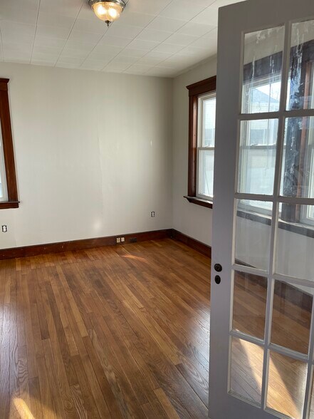 Building Photo - 105 Fox Hill Rd