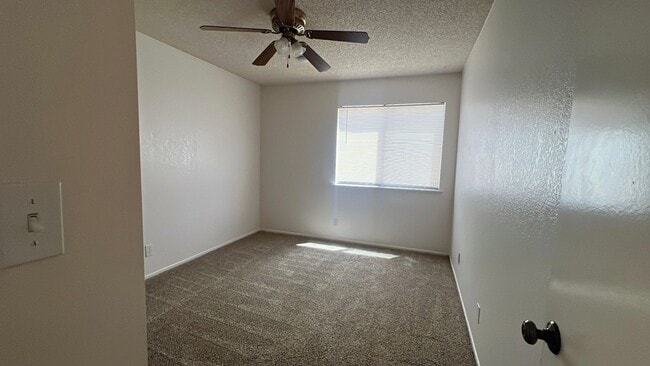 Building Photo - West Palmdale Home