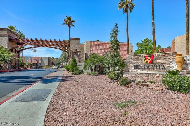 Building Photo - 5081 River Glen Dr