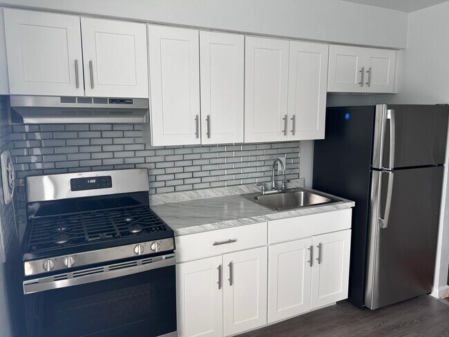 Building Photo - Gran Prix Apartments