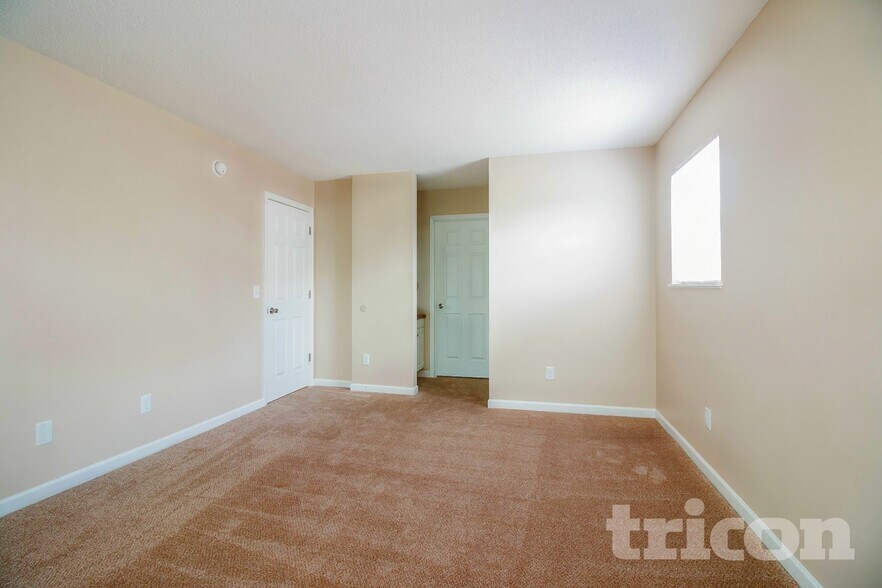 Building Photo - 438 Oakbrook Village Rd