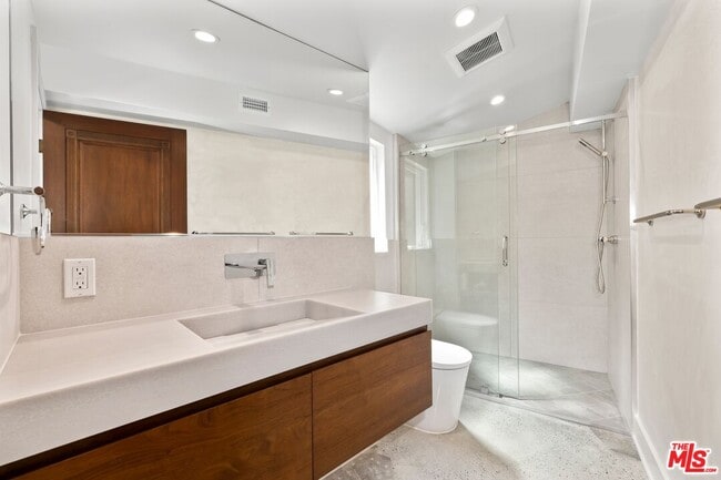 Building Photo - 14315 Mulholland Dr