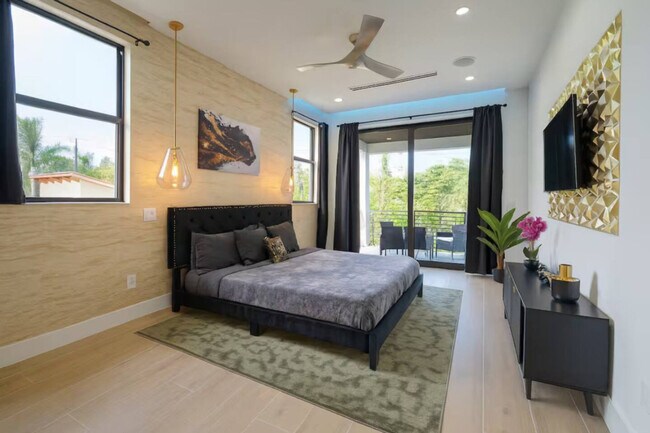 Building Photo - 1812 Miami Rd