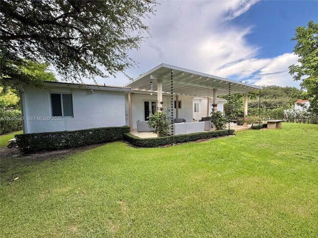 Building Photo - 2001 Coral Gate Dr
