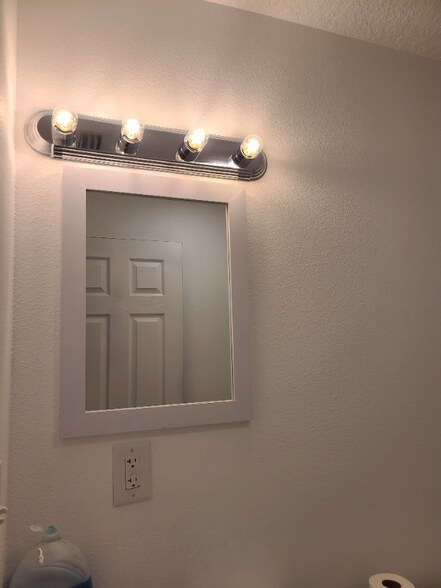 Building Photo - 1902 Holloman Rd