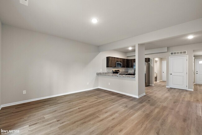 Building Photo - 28280 Delano Dr