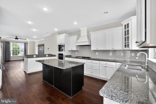Building Photo - 7049 Banbury Dr