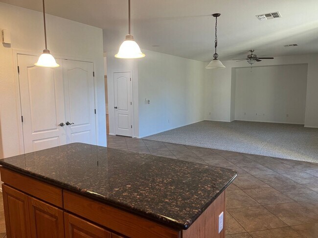 Building Photo - 14361 W Maui Ln