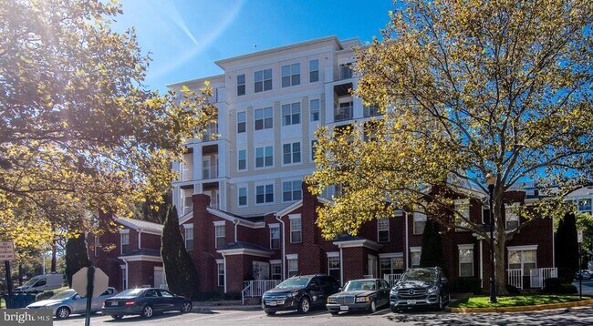 Building Photo - 1645 International Dr