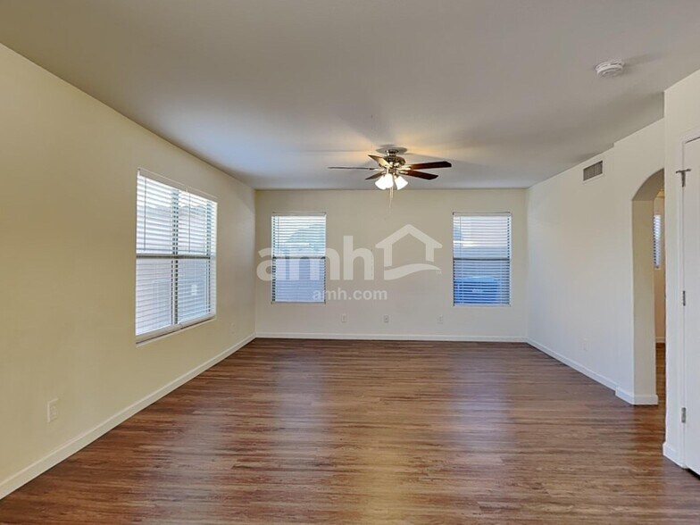 Building Photo - 9824 E Onza Ave