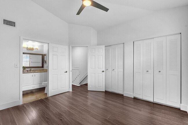 Building Photo - 725 SW 148th Ave
