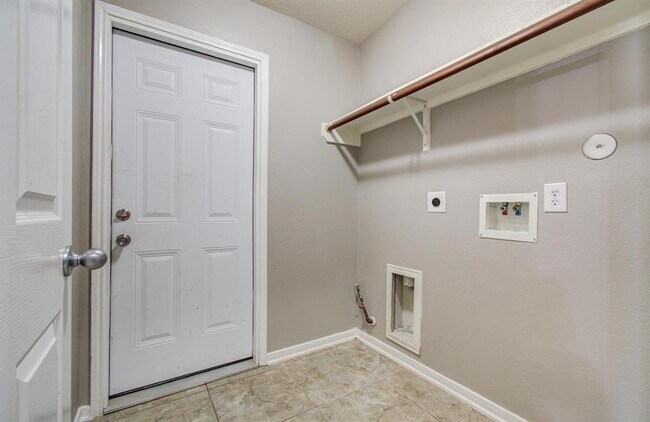 Building Photo - 4823 Upland Dale Ct