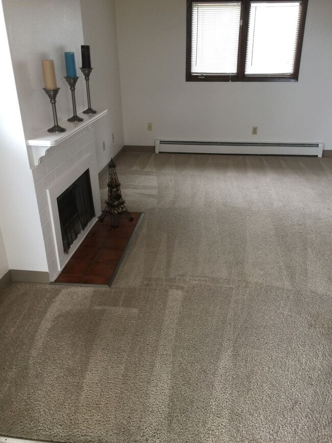 Building Photo - South Anchorage Beautiful 3 bed townhouse ...