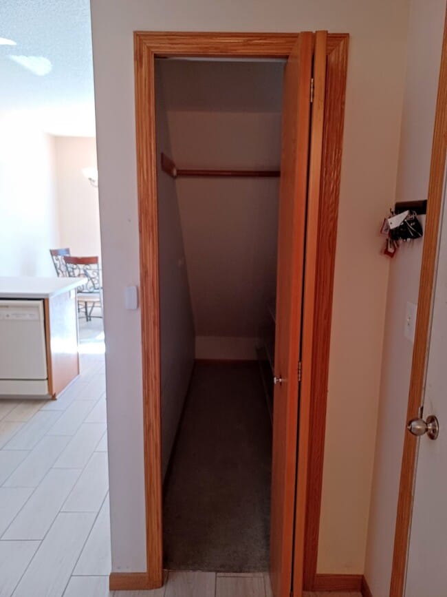 Building Photo - 2 Bedroom 2 Bath End Unit Townhouse - Shakopee